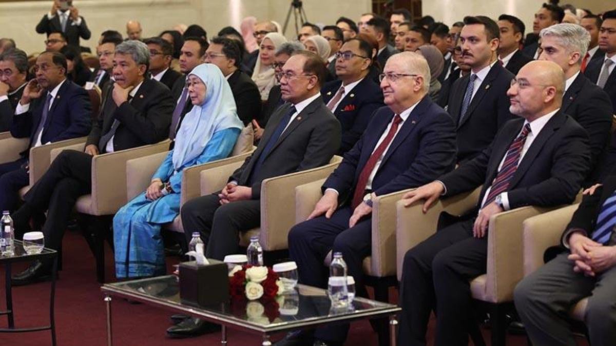 Malezya'nın Başbakanı İbrahim, Ankara'da Etkinliğe Katıldı
