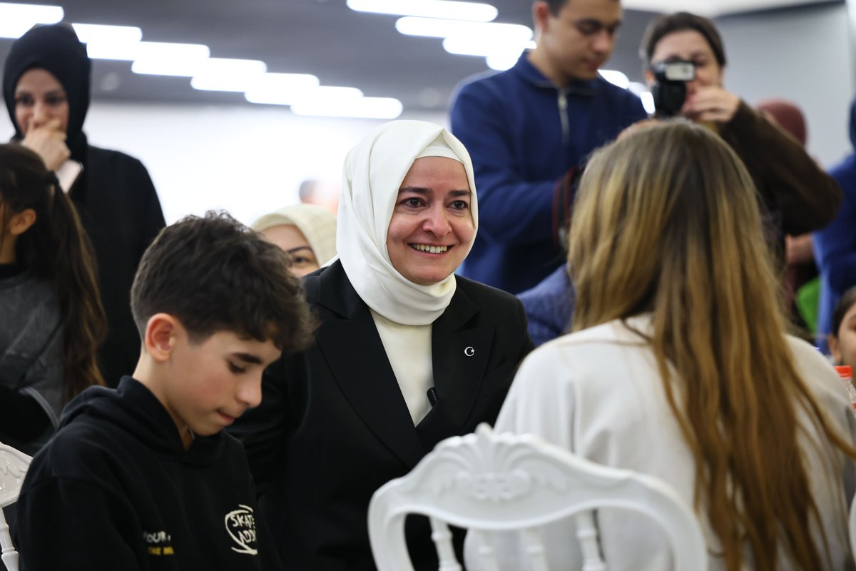 AK Parti Genel Başkan Yardımcısı Sayan Kaya, Başakşehir'de Halkla Buluştu