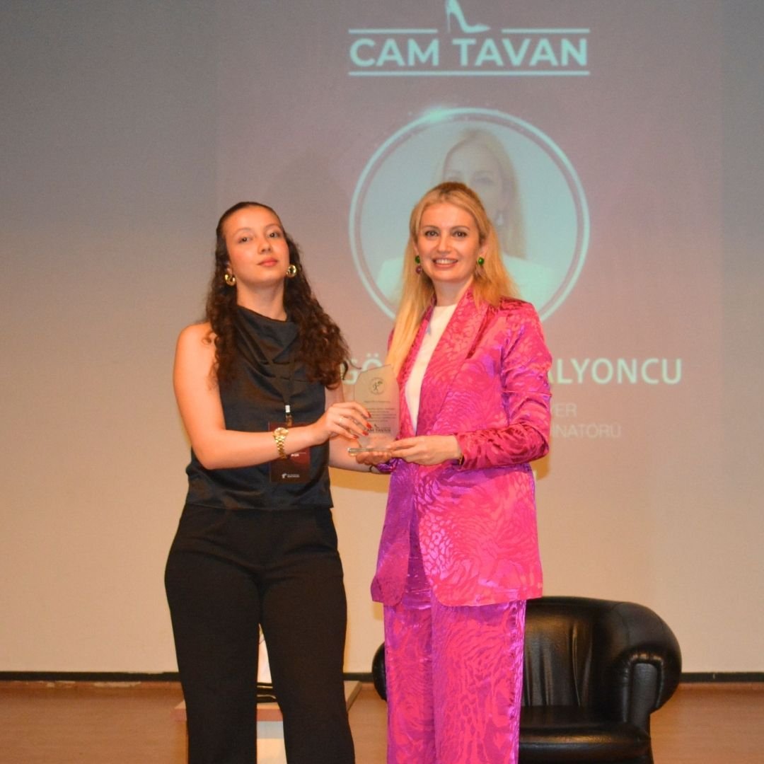 Başarılı Kadınlar "Cam Tavan"ı Aşmanın Yollarını Paylaştı