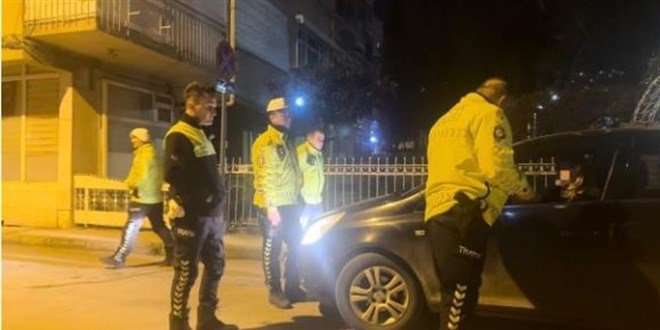 Bursa'da Alkol Testi İçin Bekleyen Kadın Sürücü Olayı