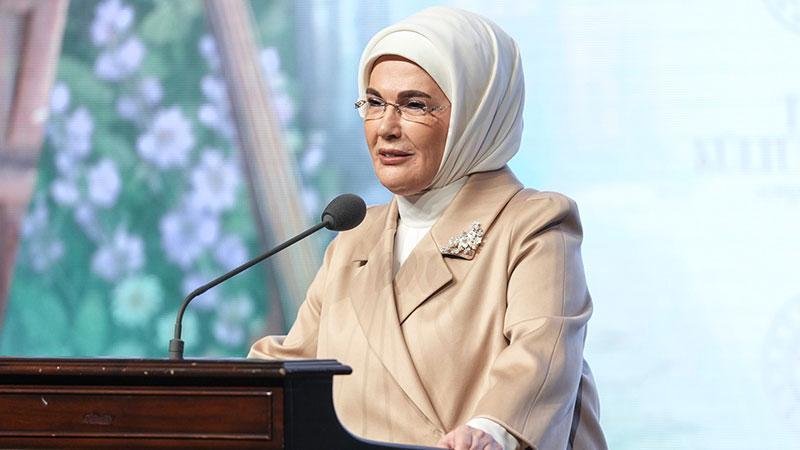 Emine Erdoğan, 'Sağlık ve Sanat Sempozyumu'nda Fikirlerini Paylaştı