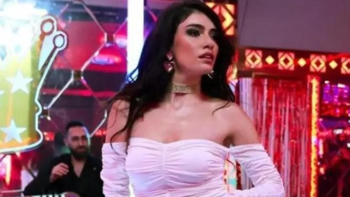 Hazar Ergüçlü, İnci Taneleri'nin Dilber'i Olarak Süper Miniyle Poz Verdi!