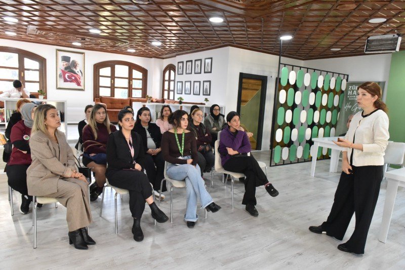 Zübeyde Hanım Kadın Eğitim Ve Sosyal Merkezi'nde Kadın Sağlığı Tartışıldı