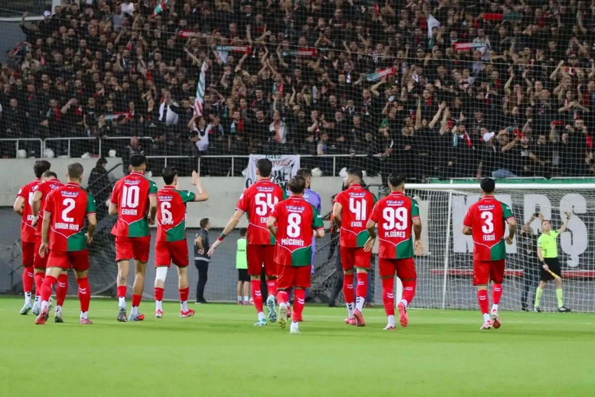 Üç Hafta Önce Şampiyonluk İçin Favoriydiler, Ama Düştüler