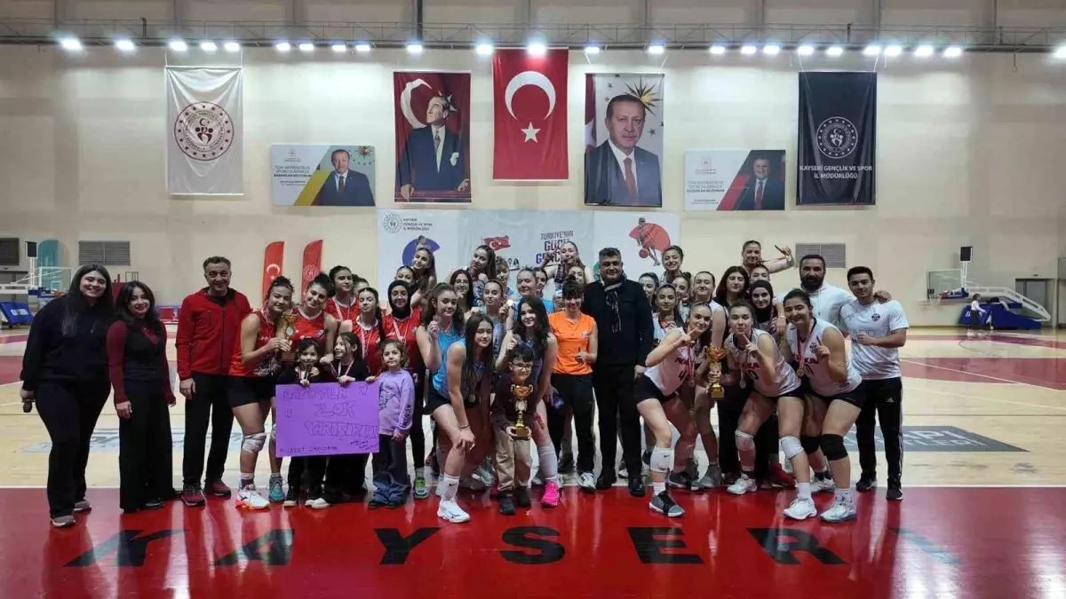 Kayseri Yıldız Kız Voleybol Turnuvası Sona Erdi