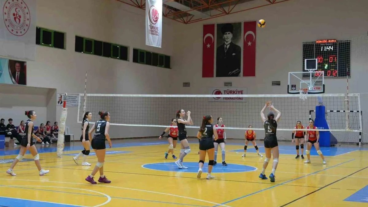 Burhaniye'de 4. Geleneksel Yıldız Kızlar Voleybol Etkinliği Gerçekleşti