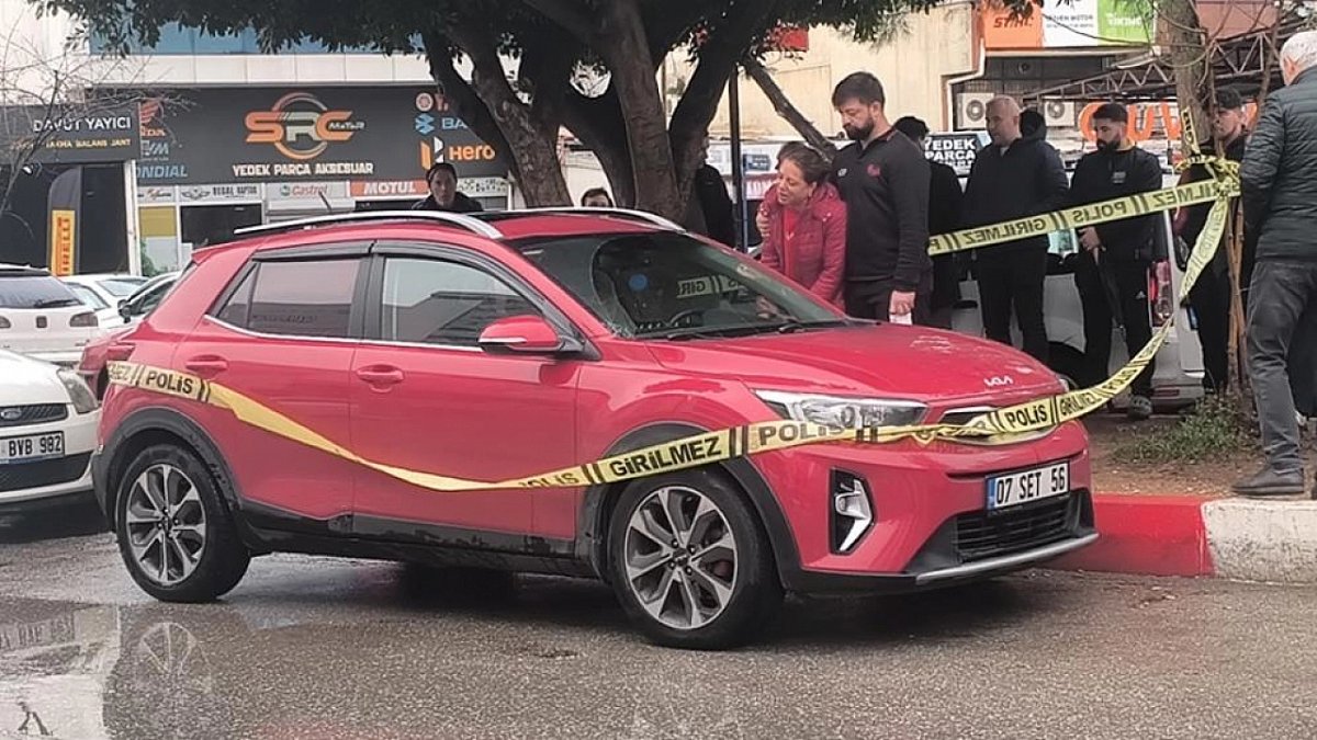 Araçta Hayatını Kaybeden Kişi, Eşinin Gözyaşları Yürekleri Sızlattı