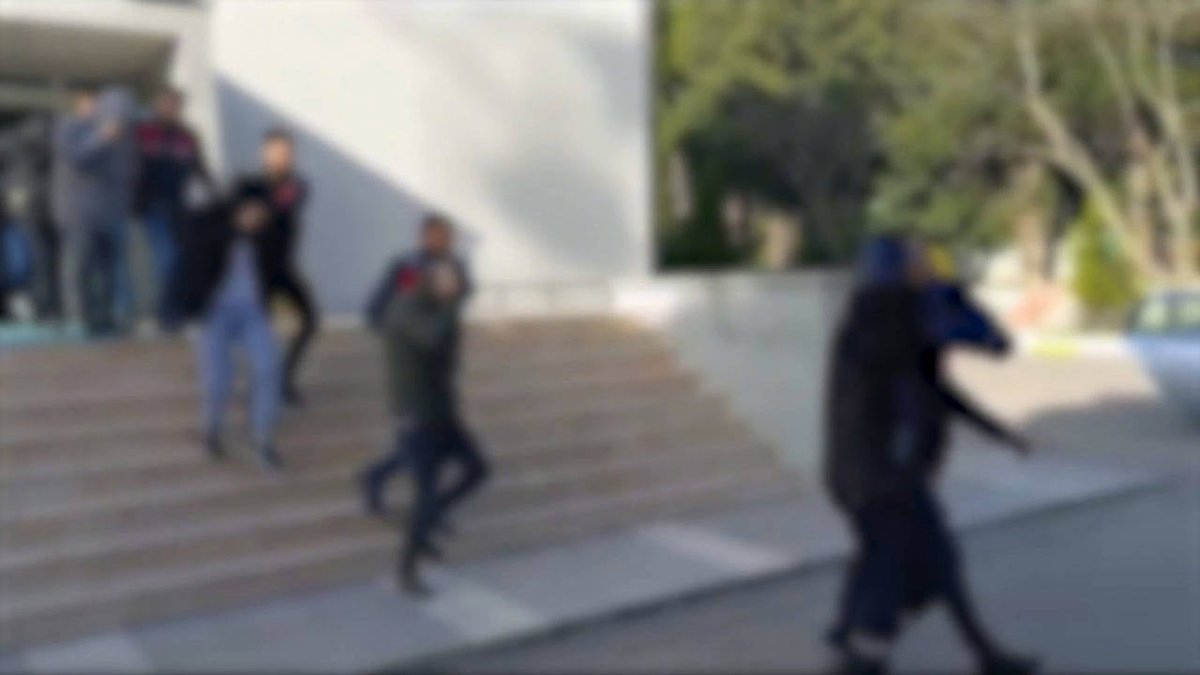 İki Şehirde Uyuşturucu Baskını: 400'den Fazla Gözaltı Alındı