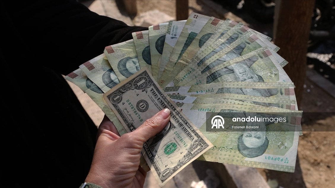 İran'da Dolar, Yerel Para Birimine Karşı Rekor Seviyeye Ulaştı