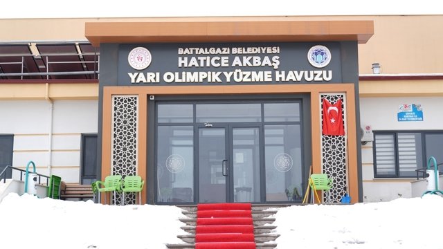Göztepe Hatice Akbaş Yarı Olimpik Yüzme Havuzu'nda Eğitim Dönemi