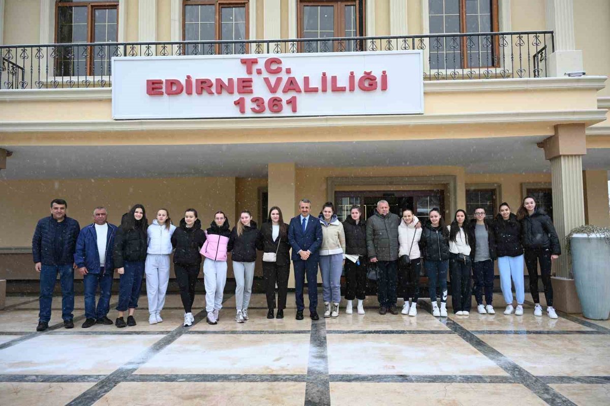 Edirne'de Kır Voleybol Takımı'nın Bulgaristan'daki Şampiyonu