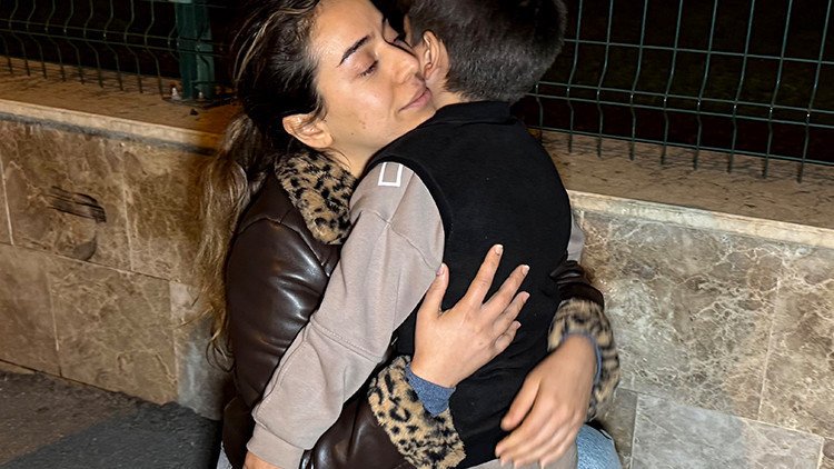 Gözyaşlarıyla Dolu Buluşma | Anne, 1.5 Yıl Sonra Evladına Ulaştı