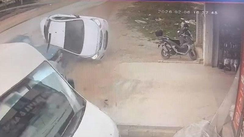 Genç Sürücünün Kullandığı Araç 3 Araca Çarparak Takla Attı: 8 Yaralı