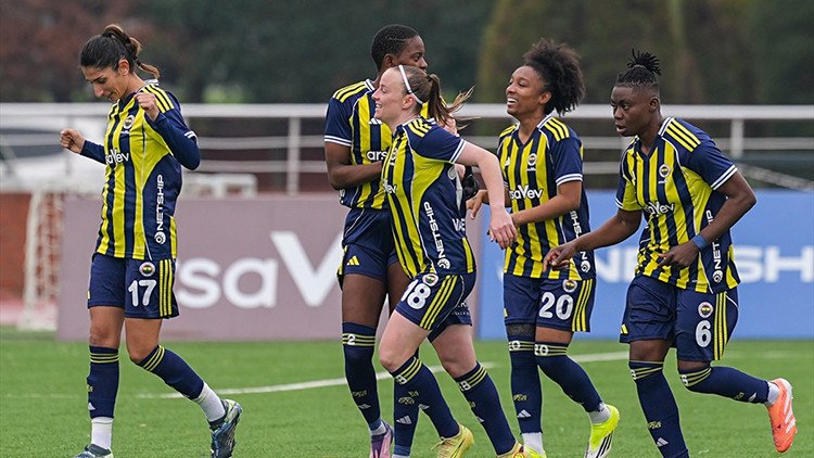 Kadınlar Derbisinde Fenerbahçe, Beşiktaş'ı Rahat Geçti!