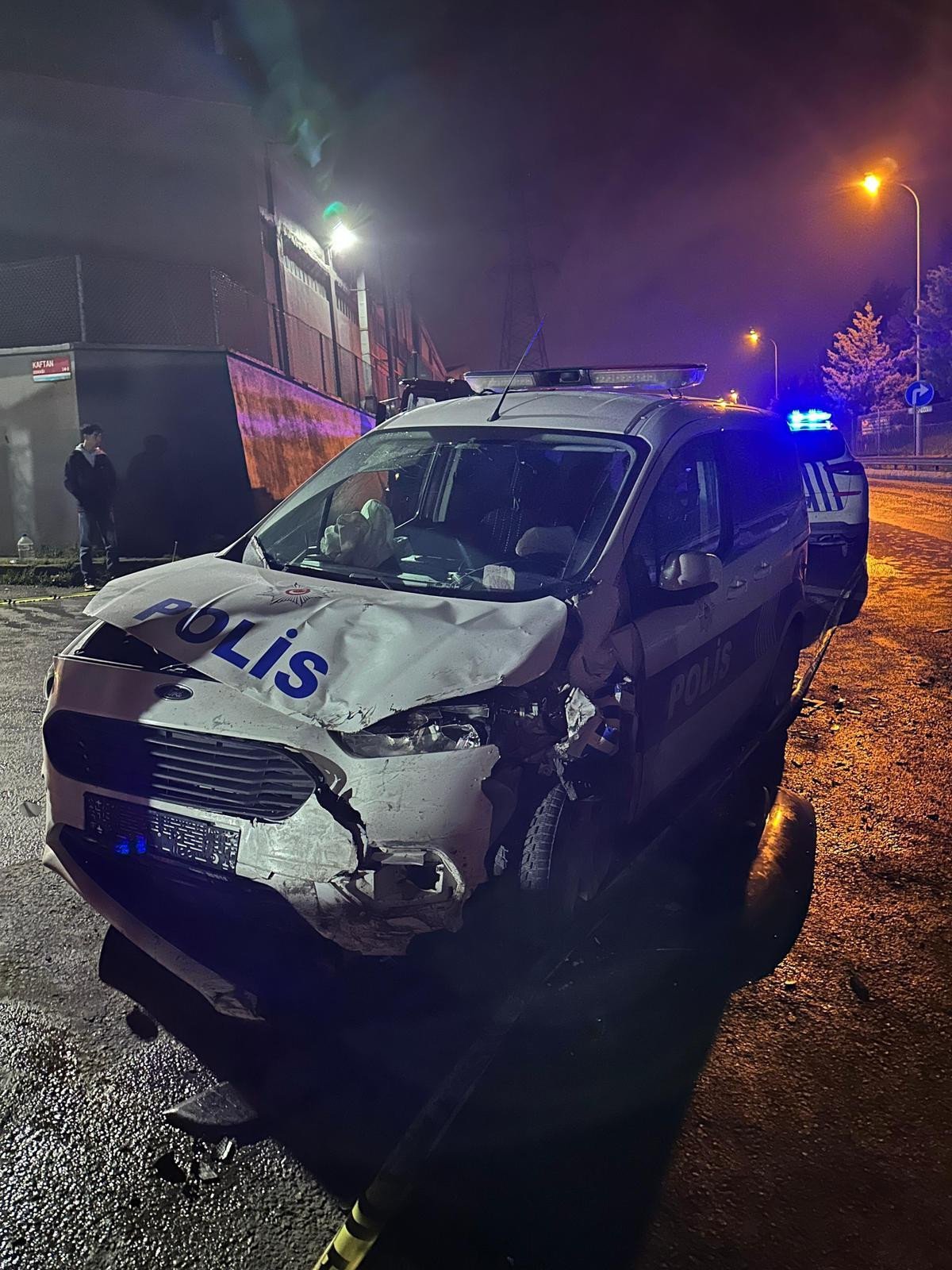 İstanbul Sultanbeyli'de Polis Aracının Yer Aldığı Kazada 3 Yaralı