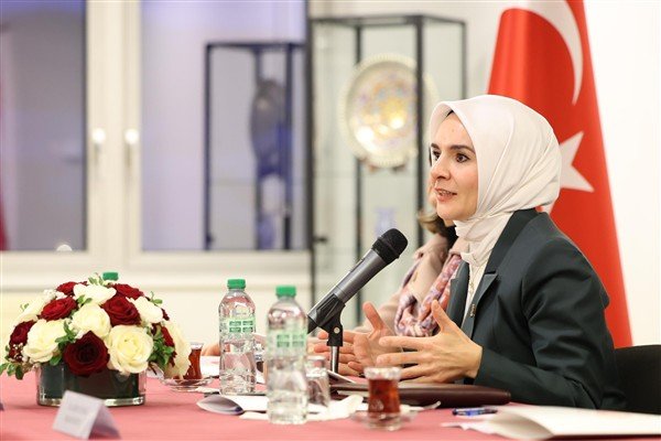 Göktaş, Köklerden Geleceğe Kadın Kolları Toplantısına Katıldı