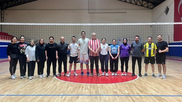 Vezirköprü'de Sağlık Personeli İçin Voleybol Yarışması Düzenlendi
