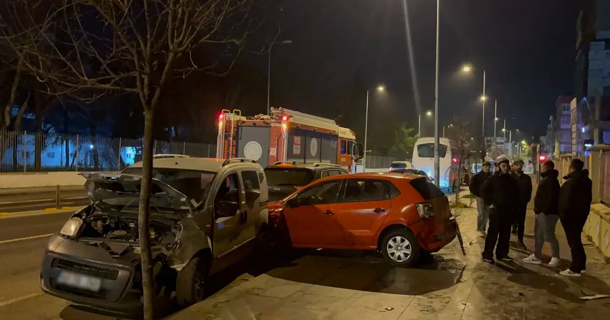 Çorlu'da Dört Araçla Gerçekleşen Zincirleme Kaza Olayı
