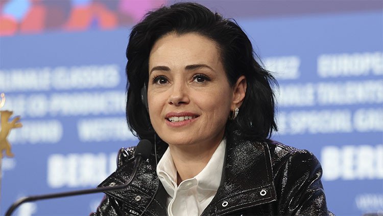 Özgü Namal'ın Türkiye Üzerine Verdiği Yanıt Dikkat Çekti