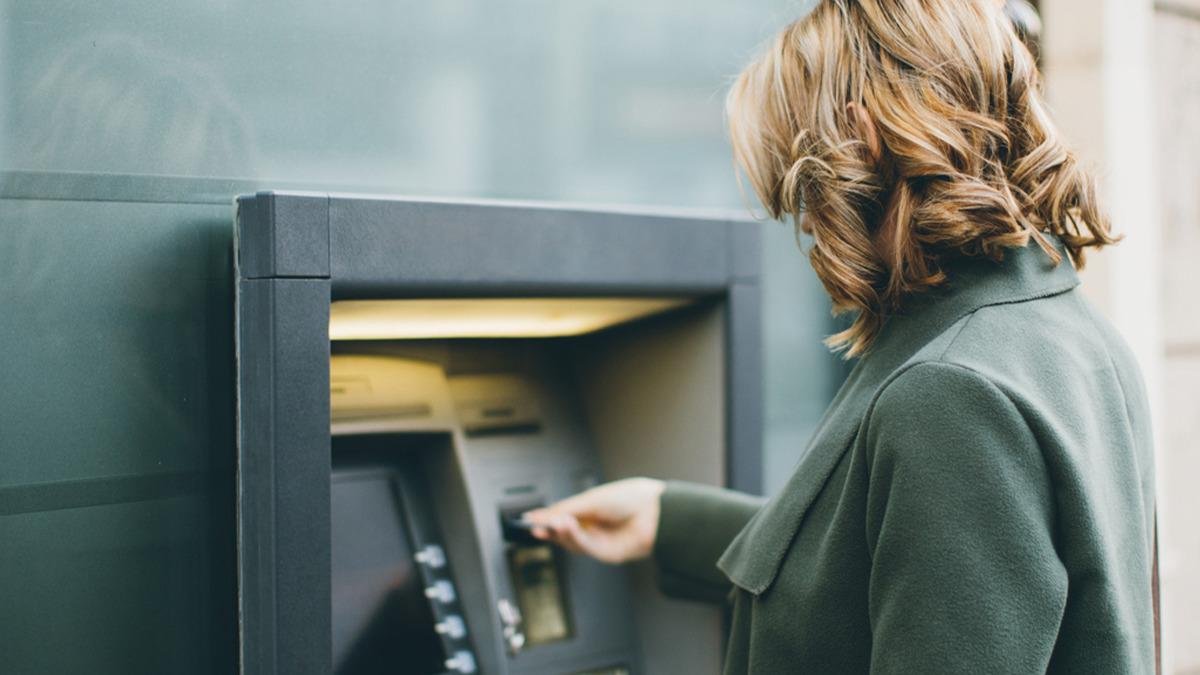ATM’lerde Kaçınılması Gereken Hata: Kartınızı Kaybedebilirsiniz