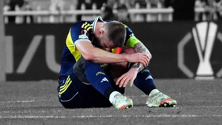 Fenerbahçe'den Sakatlanan Milan Skriniar Hakkında Açıklama! Beşiktaş Derbisi İçin Hazır Olacak Mı?
