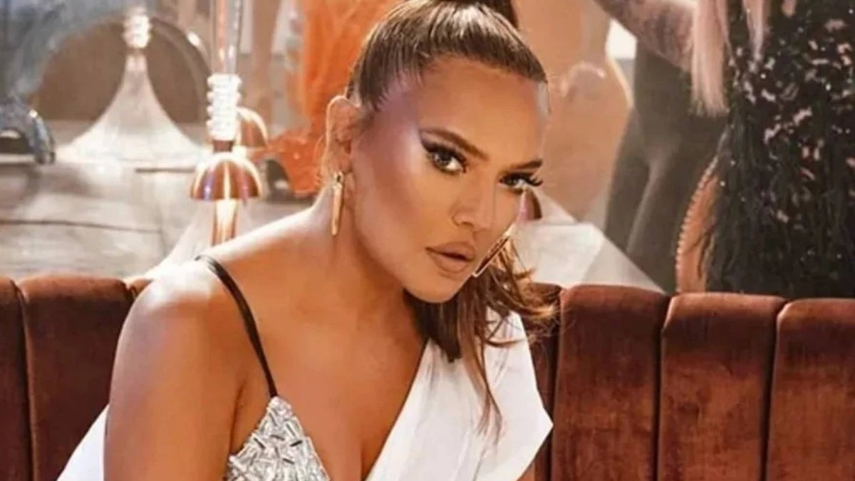 Demet Akalın'ın Ramazan Programlarına Yönelik Eleştirisi: "Hocalara Harcayacağınız Yüz Binlerce TL'yi...