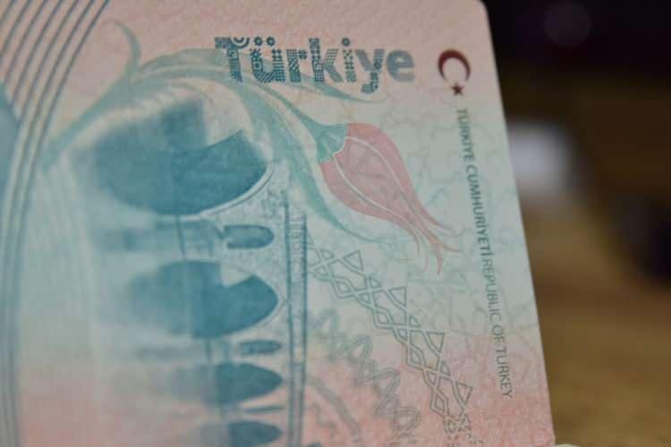 Kimlik Pasaportu Neden Yükseliyor? 1 TL Değeri 18 Lira!