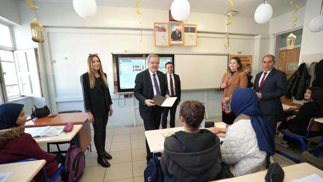 Dr. Önder Arpacı, Yeşilevler Borsa İstanbul Anadolu Lisesini İnceledi