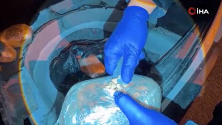Van Ve Hakkari Bölgesinde Gerçekleştirilen Operasyonlarda 406 Kilo Uyuşturucu Ele Geçirildi