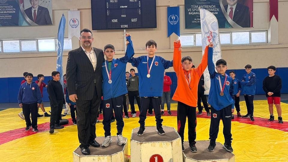 İncirliova’da Güreş Tutkusu Zirveye Ulaştı