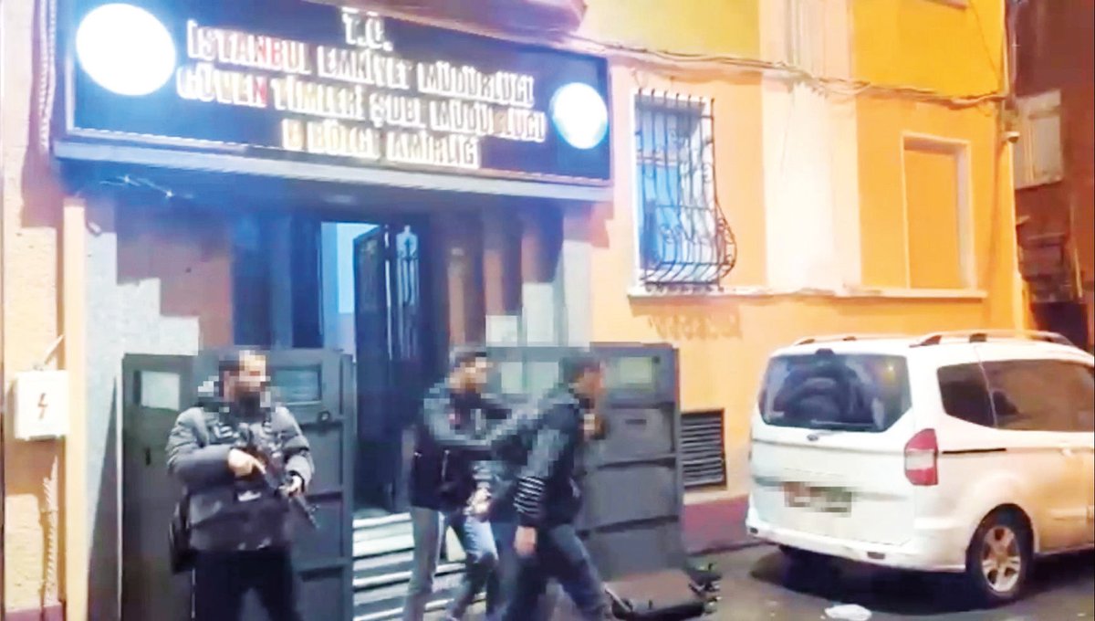 Sistemi Aşmayı Başardı, Fakat Polisin Belleğine Takıldı