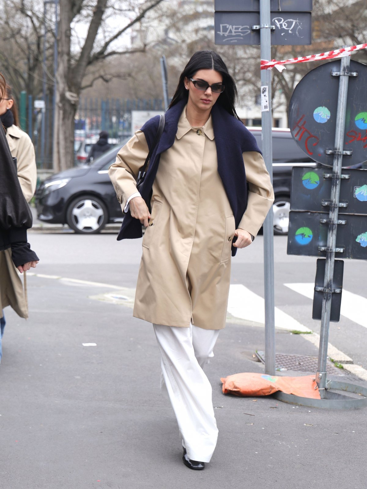 Kendall Jenner Ve Bella Hadid, Milano Moda Haftası'nda Şıklık Sergiledi