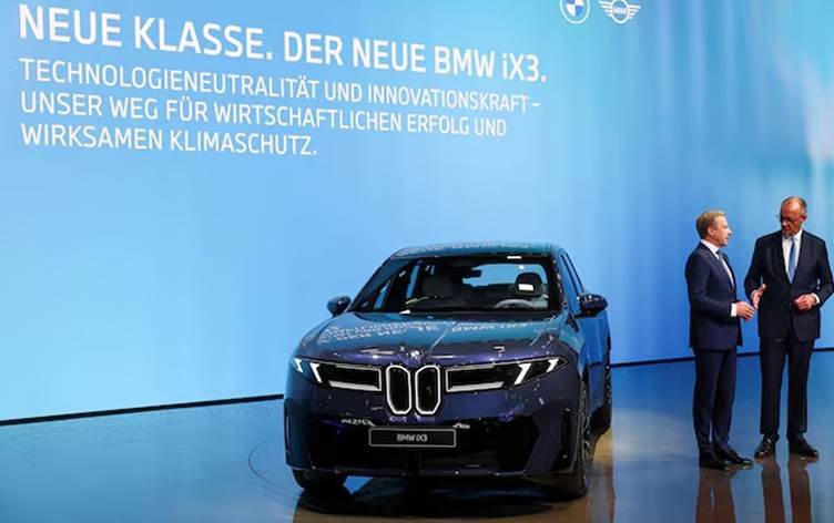 BMW, Yangın Tehlikesi Nedeniyle 330 Bin Aracını Geri Alıyor