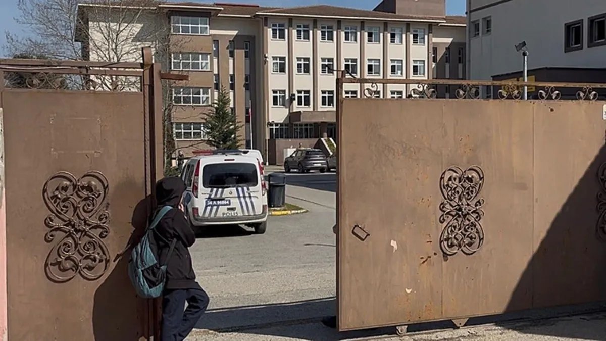 Üzücü Gelişme: Liseli Öğrenci Tarafından Bıçaklanan Öğretmen Hayatını Kaybetti