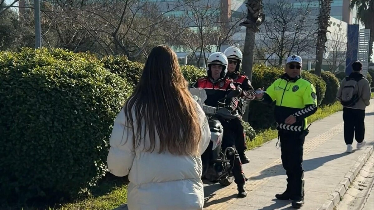 Sınavdan Önce Kimliğini Kaybeden Öğrenciye Motorlu Polis Ekipleri Yardım Etti