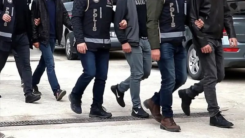 Adli Emanetten Sahte Belgeyle Uyuşturucu Kaçırıldı: 5 Gözaltı