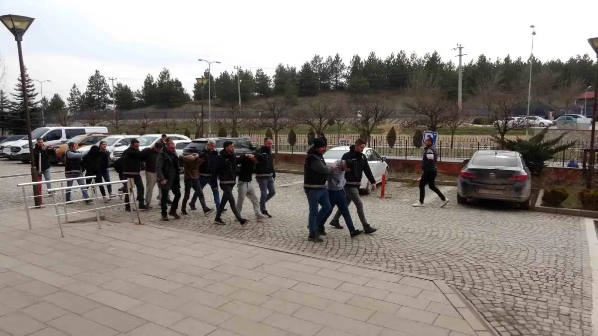 Uyuşturucu Baskını: Üç Kişi Gözaltına Alındı