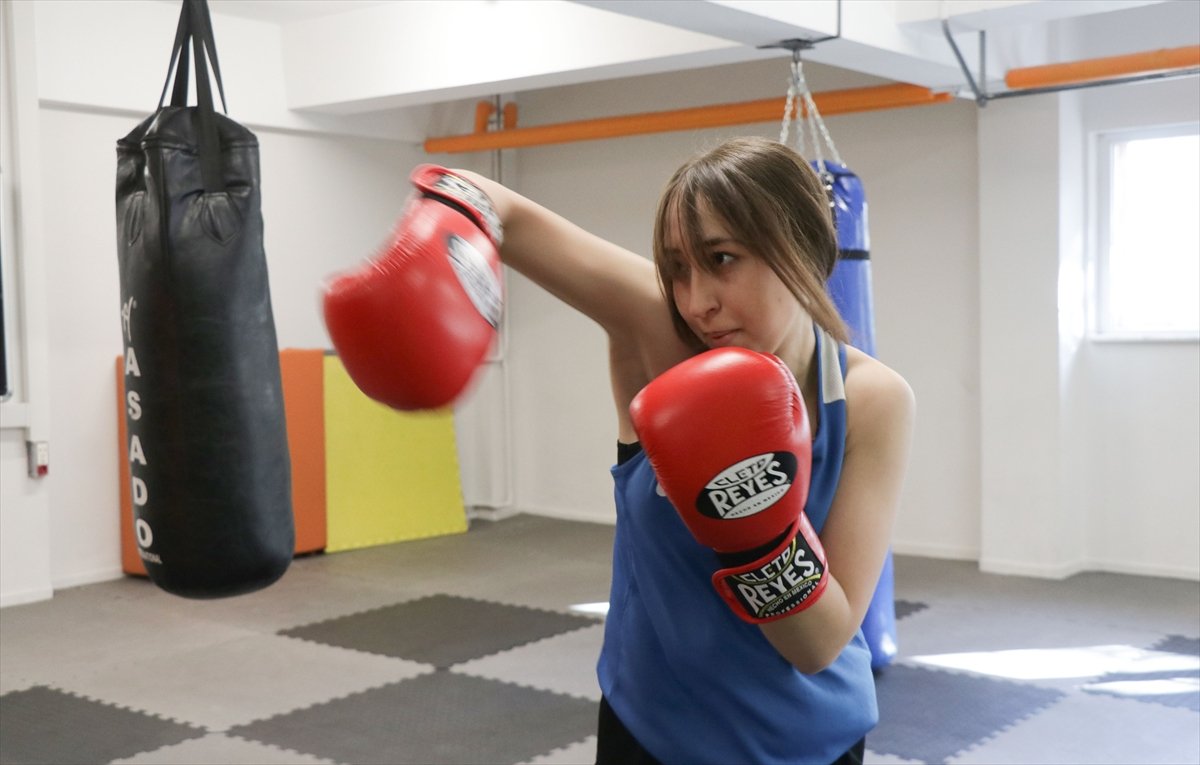 Lösemiyi Aşan Genç Boksör Elif'in Hedefi Yeni Zaferler