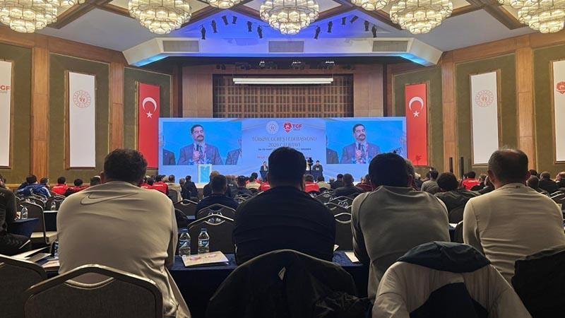 Ankara'da Güreş Üzerine Eğitim Toplantısı Gerçekleşti