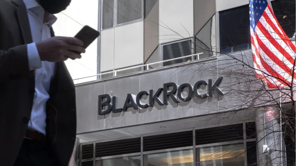 BlackRock Özel Kredi Fonunda Para Çekimlerini Kısıtladı
