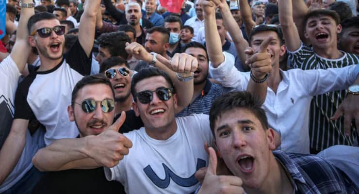 Z Kuşağı Erkekleri 'Geri Dönüşümlü': Kadın Eşine Boyun Eğmeliymiş