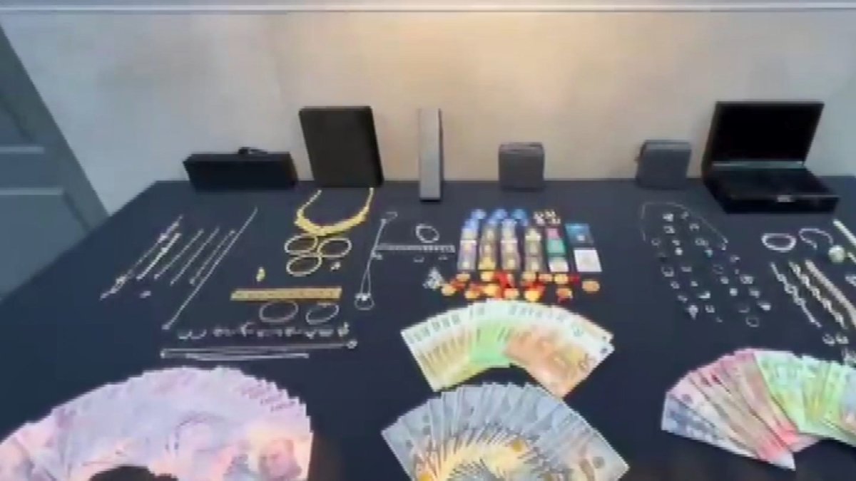 Polis Ve Savcı Kılığına Giren Dolandırıcılar 15 Milyon Lira Çaldı