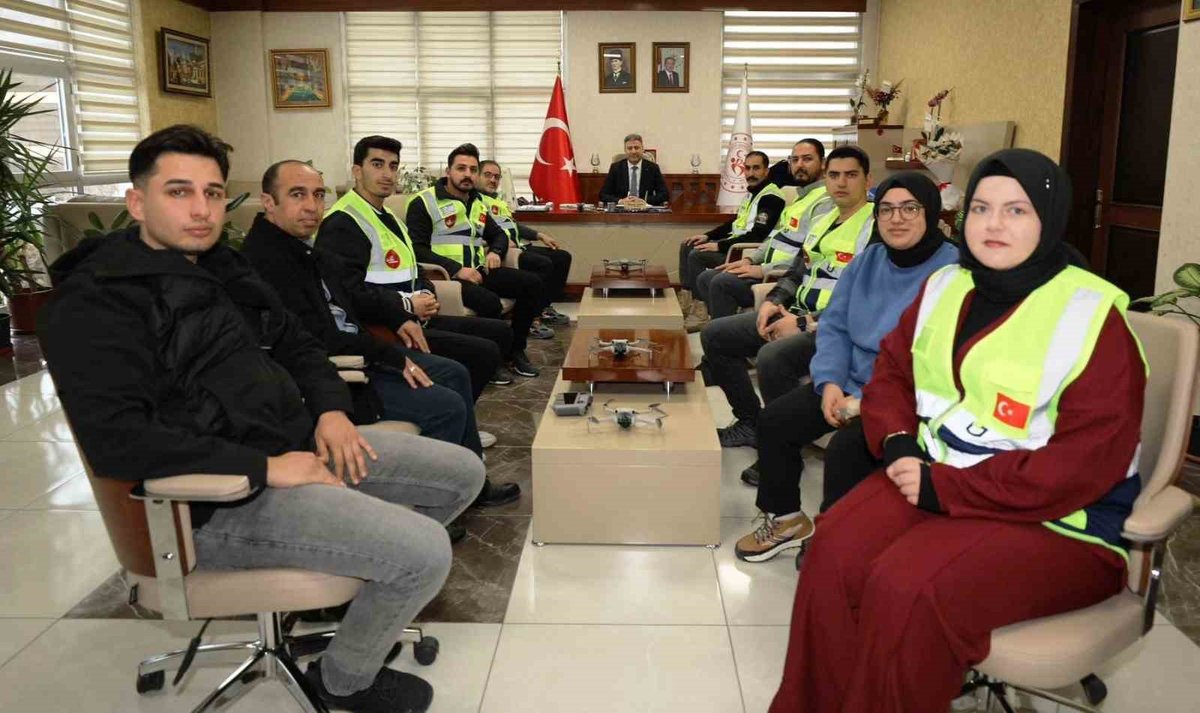 İHAKUT Havacılık Spor Kulübü Gençlik Ve Spor Müdürlüğü'nü Ziyaret Etti