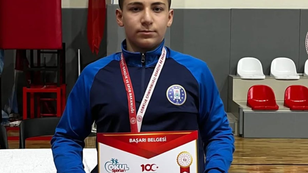 Kütahya'lı Genç Güreşçi Türkiye Grup Üçüncülüğünü Elde Etti
