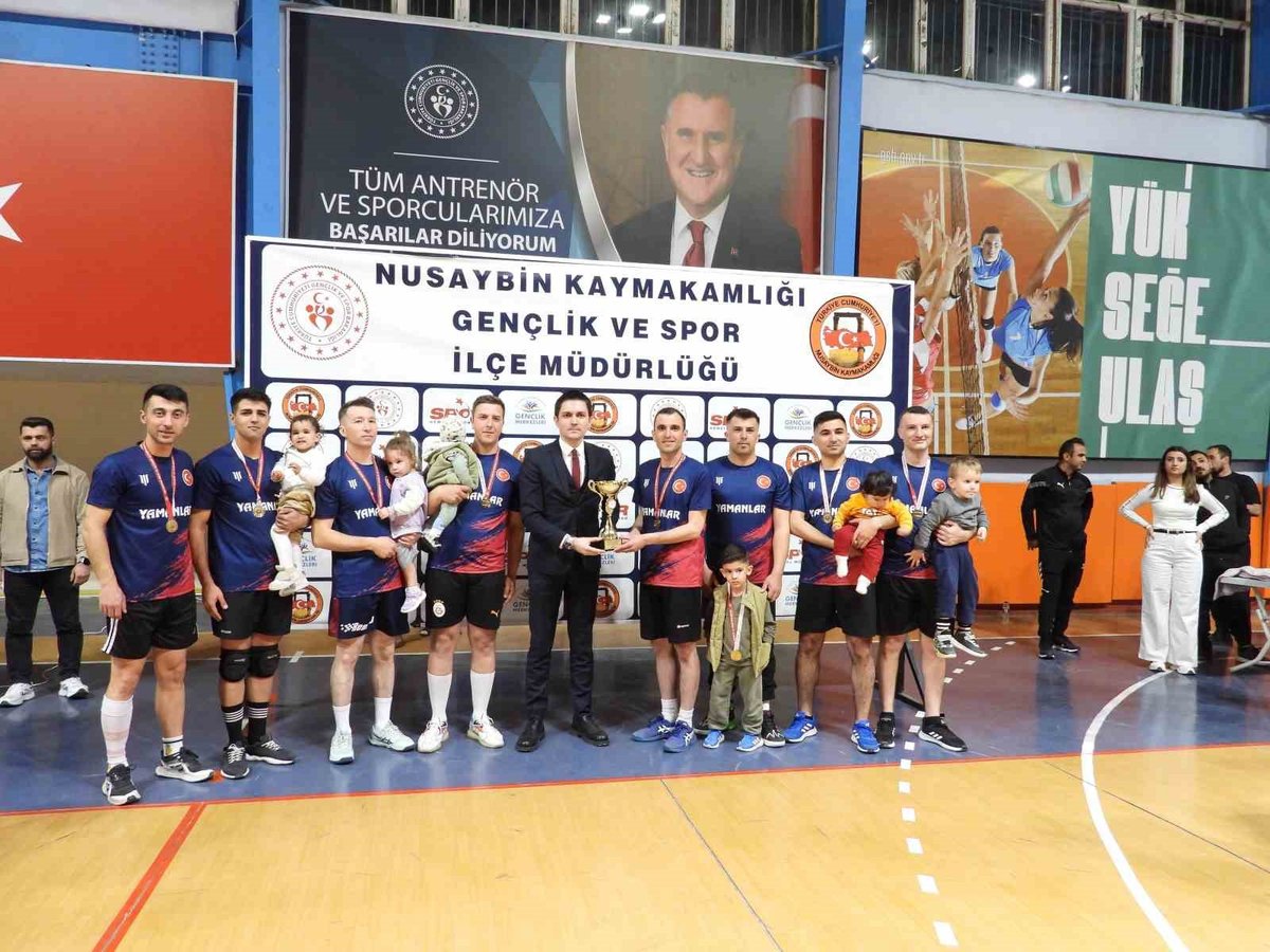 Nusaybin'de Kurumlar Arası Voleybol Şampiyonası Tamamlandı
