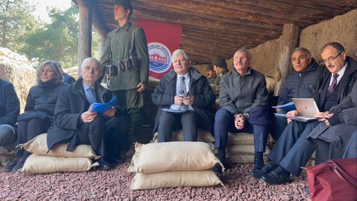 Tarihi Siperlerde Şehit Tıbbiyelilerin Anısına Bir Araya Geldiler