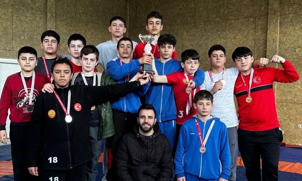 Ayvacık Spor Kulübü Güreş Takımı, Şampiyonada Fırtına Gibi Esti