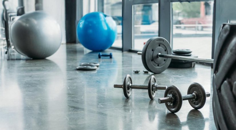 Neslişah Sultan Spor Kompleksinde Enerjik Egzersiz: Gençlik ve Spor Ekibimizden Tüm Vücut Antrenmanı