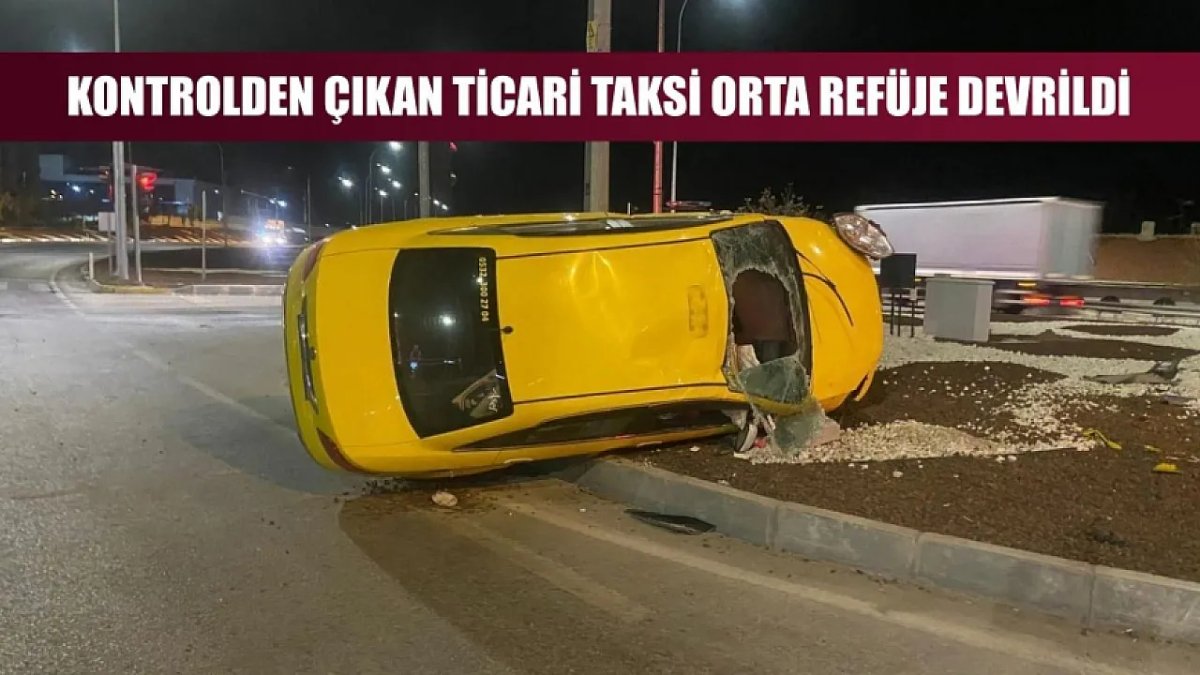 Kontrolden Çıkan Ticari Araç Orta Refüje Yıkıldı
