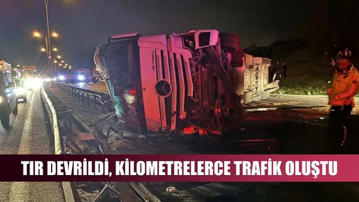Tır Yolda Devrildi, Uzun Süreli Trafik Sıkışıklığı Başladı